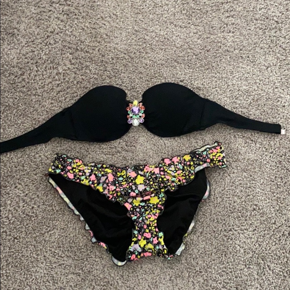 Strapless, floral bathing suit